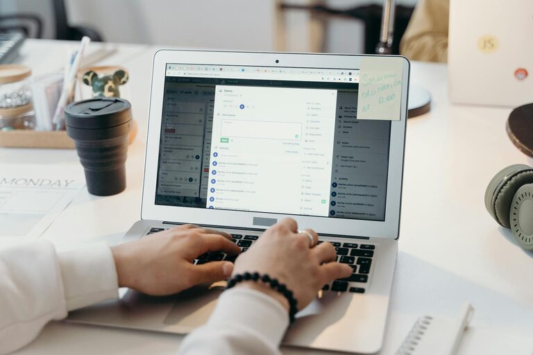 How to Keep Your Emails Under Control and Stay Organized